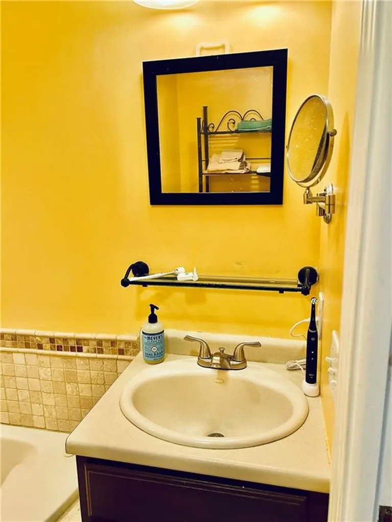 11 College Hill Road Warwick RI 02886