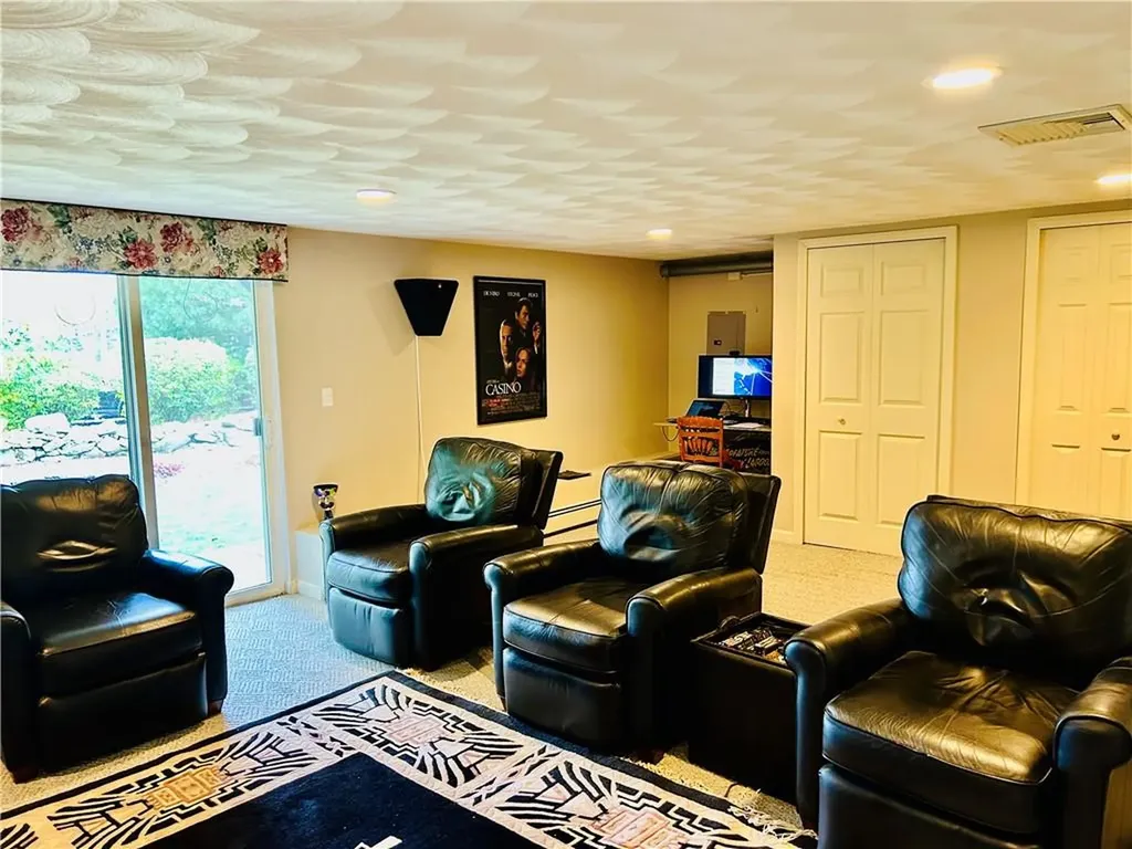 11 College Hill Road Warwick RI 02886