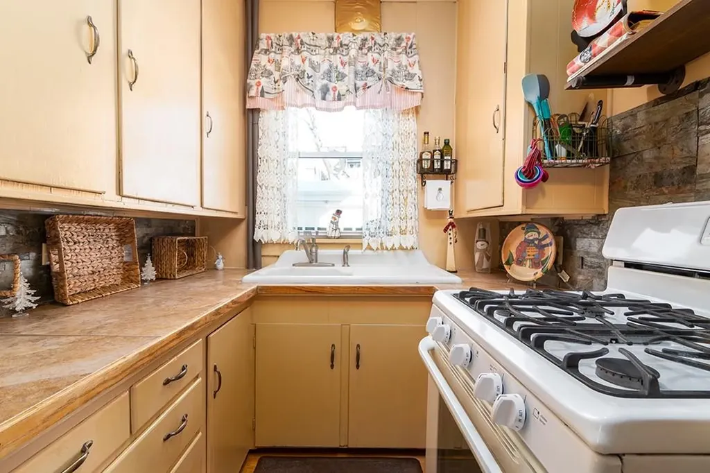 127 Chestnut Street Central Falls RI 02863