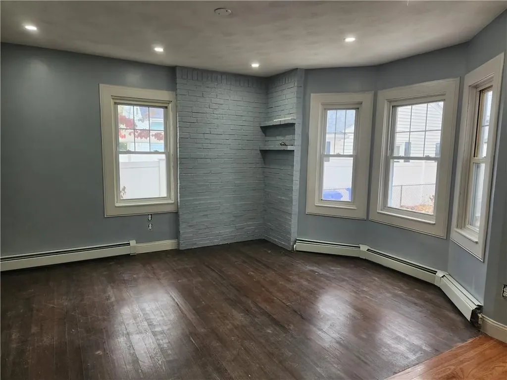 39 Chaplin Street Pawtucket RI 02861