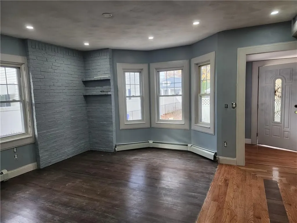 39 Chaplin Street Pawtucket RI 02861