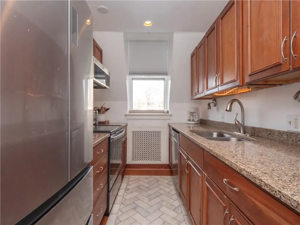 1 Oakwood Terrace Newport RI 02840