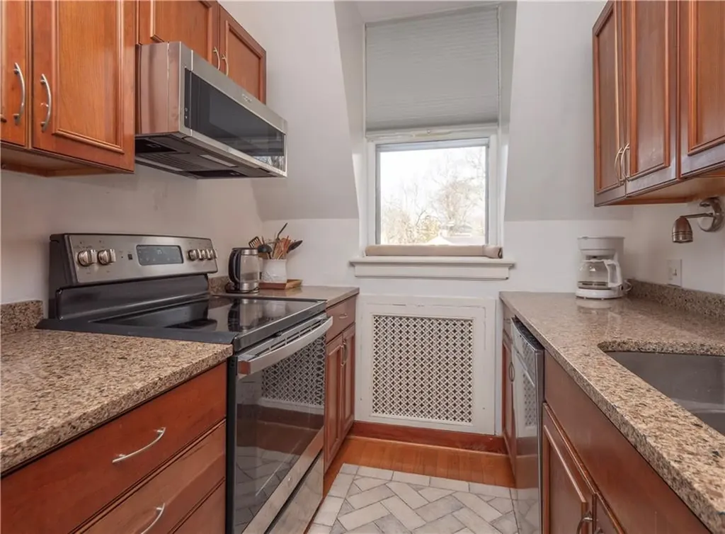 1 Oakwood Terrace Newport RI 02840