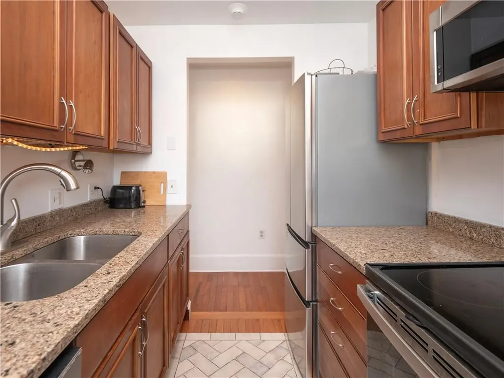 1 Oakwood Terrace Newport RI 02840