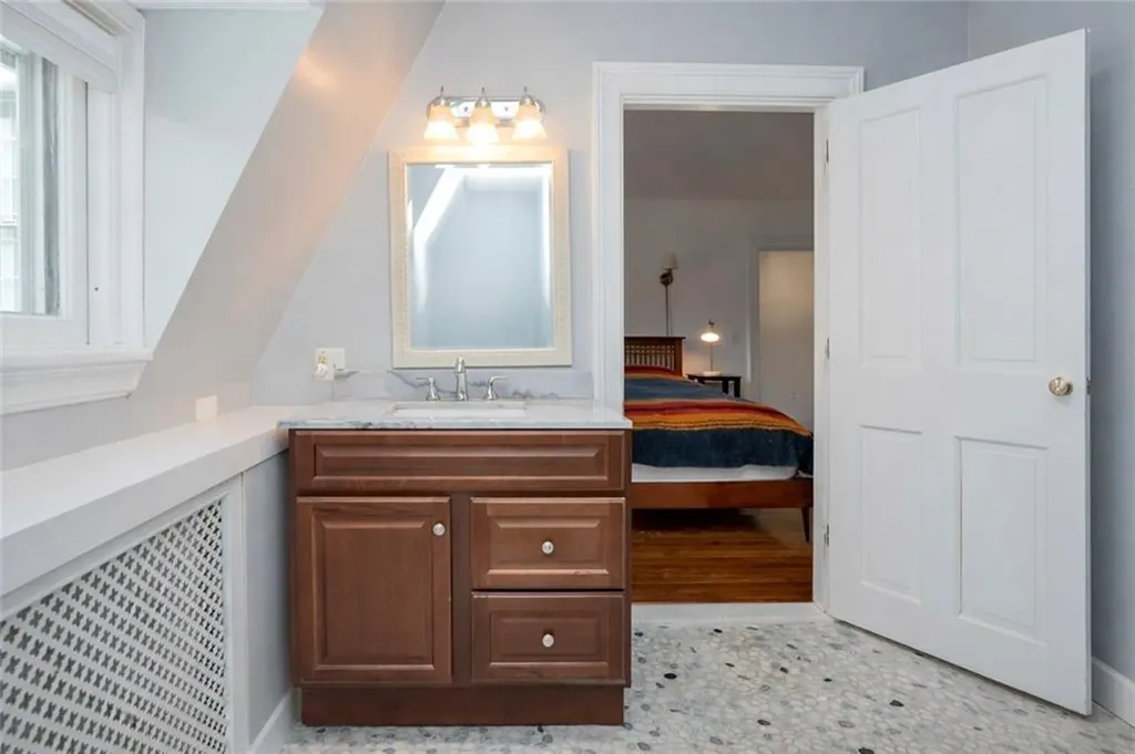 1 Oakwood Terrace Newport RI 02840