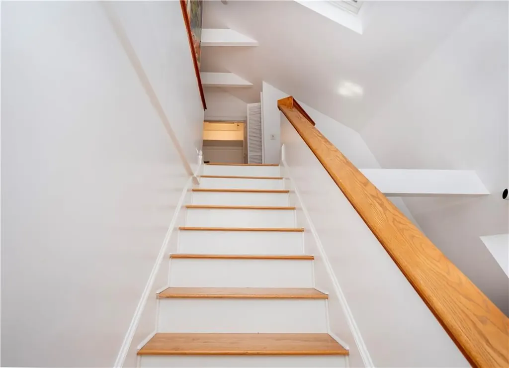 1 Oakwood Terrace Newport RI 02840