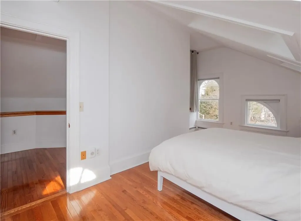 1 Oakwood Terrace Newport RI 02840