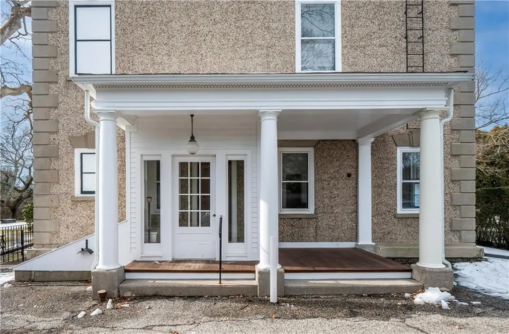 1 Oakwood Terrace Newport RI 02840