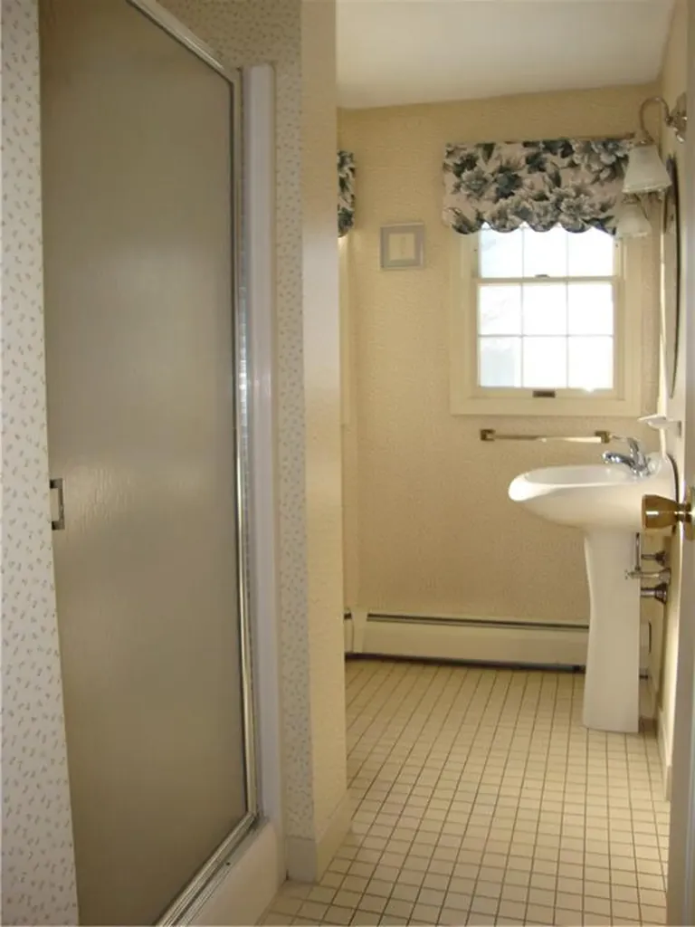 48 Arnold Court North Providence RI 02904