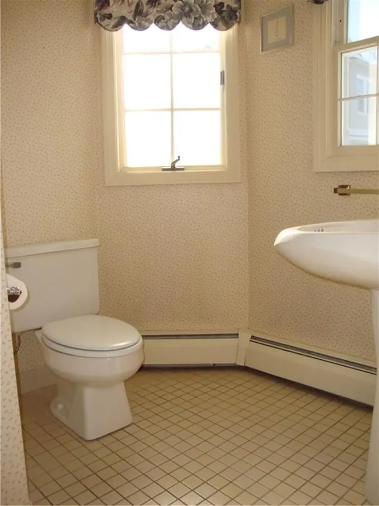 48 Arnold Court North Providence RI 02904