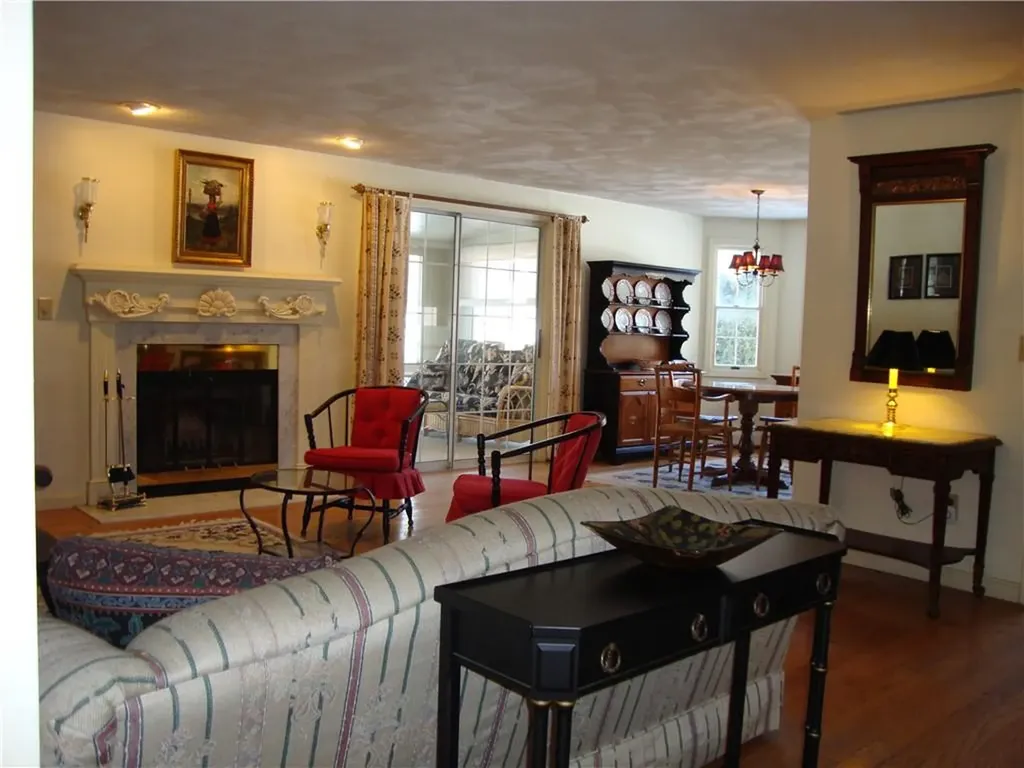 48 Arnold Court North Providence RI 02904