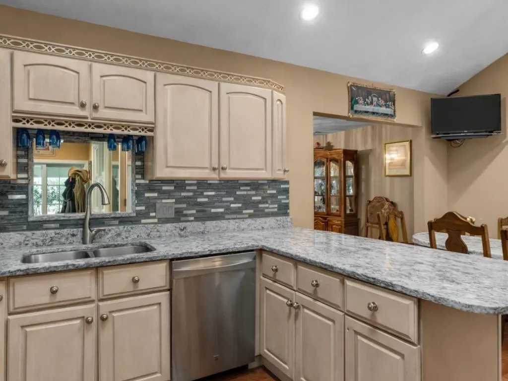 23 Albert Avenue Barrington RI 02806