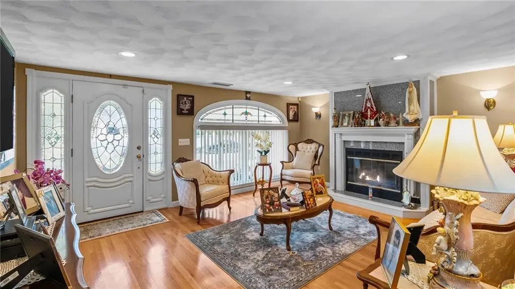 23 Albert Avenue Barrington RI 02806