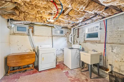 37 Tyndall Avenue Providence RI 02908