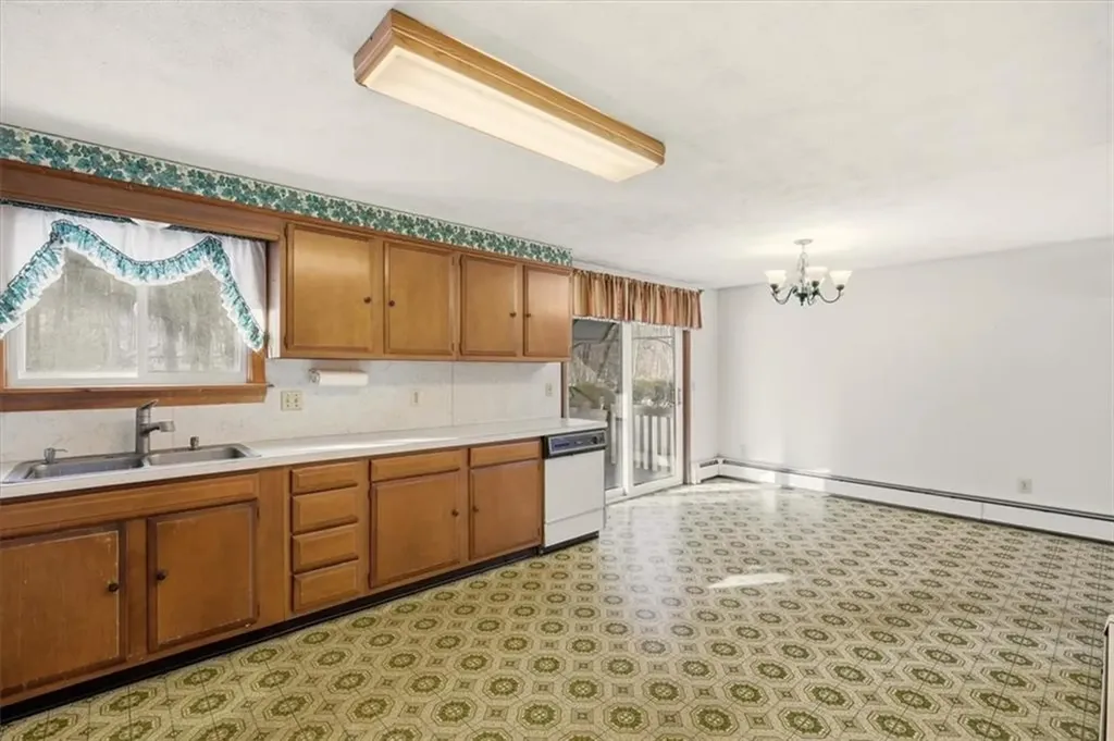 7 Hidden Valley Lane Lincoln RI 02865