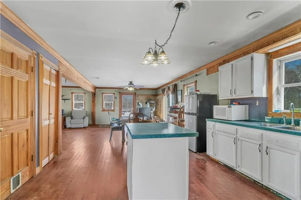 34 Hicks Way Foster RI 02825