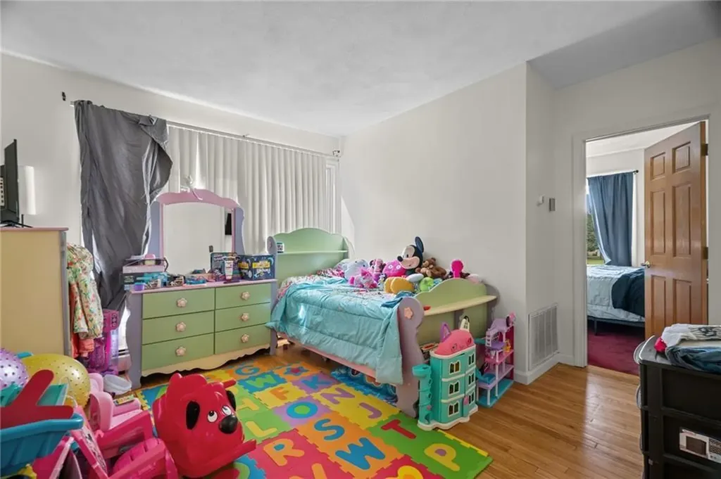 129 Simmonsville Avenue Johnston RI 02919