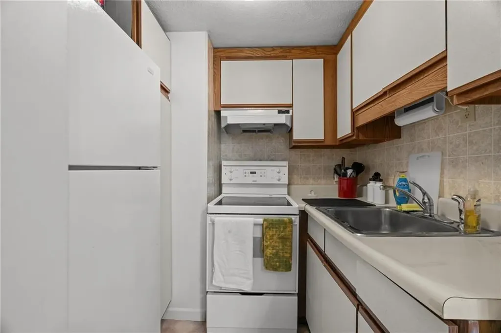 129 Simmonsville Avenue Johnston RI 02919