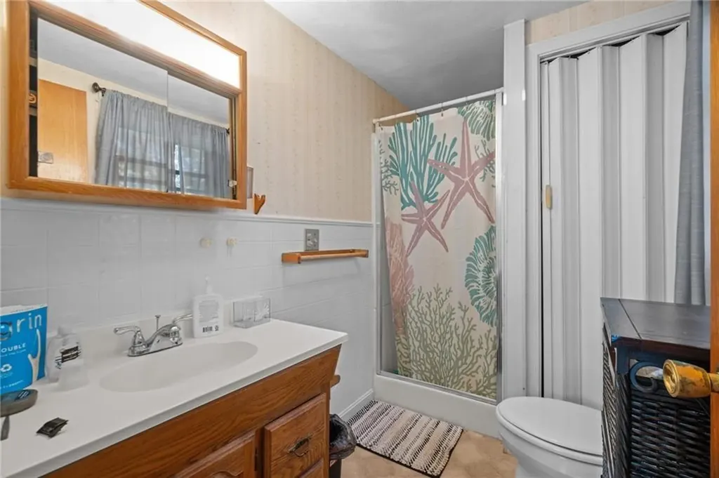 129 Simmonsville Avenue Johnston RI 02919