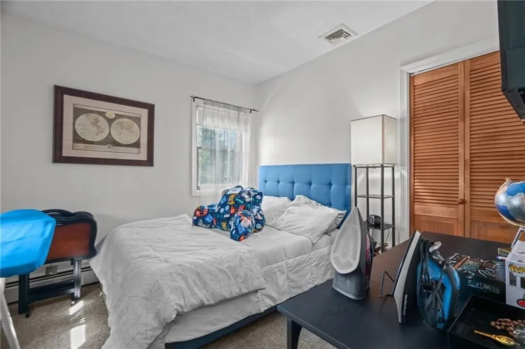 129 Simmonsville Avenue Johnston RI 02919