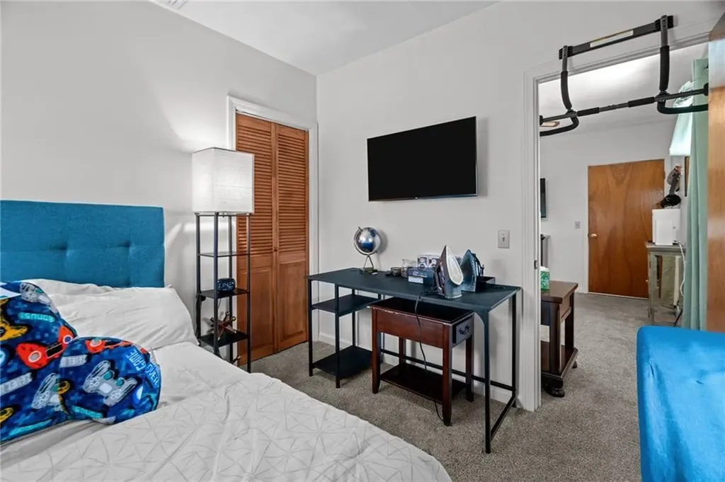 129 Simmonsville Avenue Johnston RI 02919