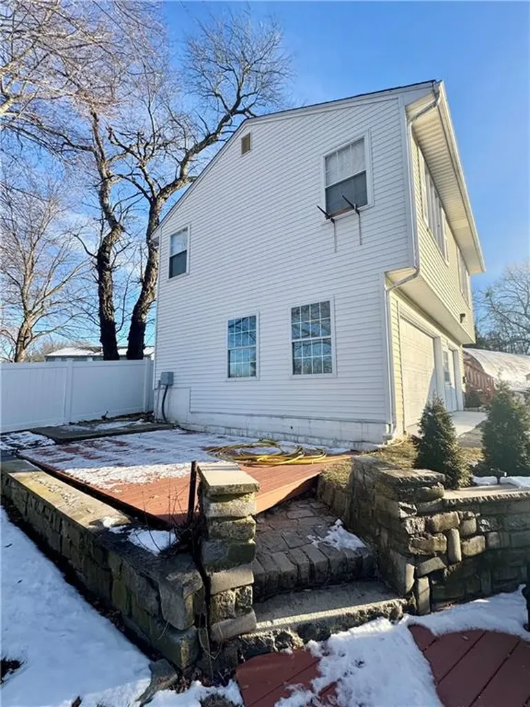 129 Simmonsville Avenue Johnston RI 02919
