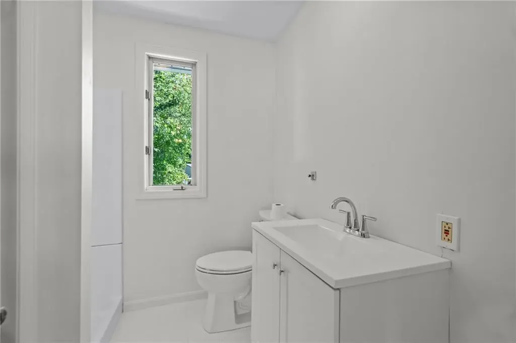 129 Simmonsville Avenue Johnston RI 02919
