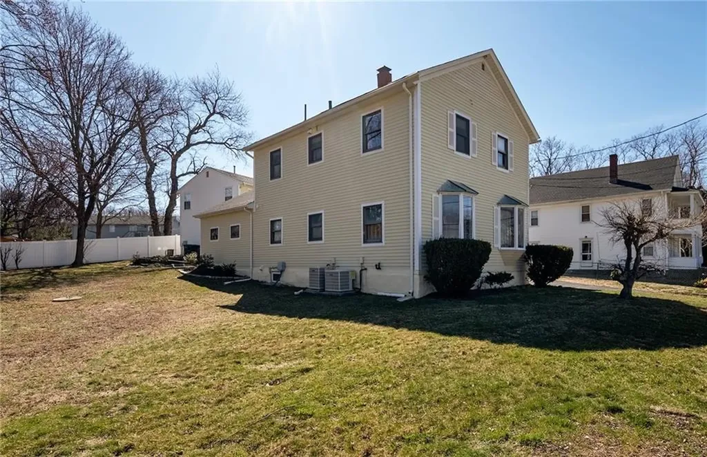 129 Simmonsville Avenue Johnston RI 02919