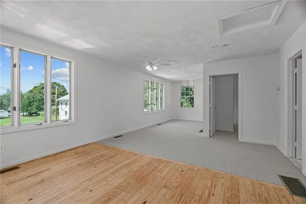 129 Simmonsville Avenue Johnston RI 02919