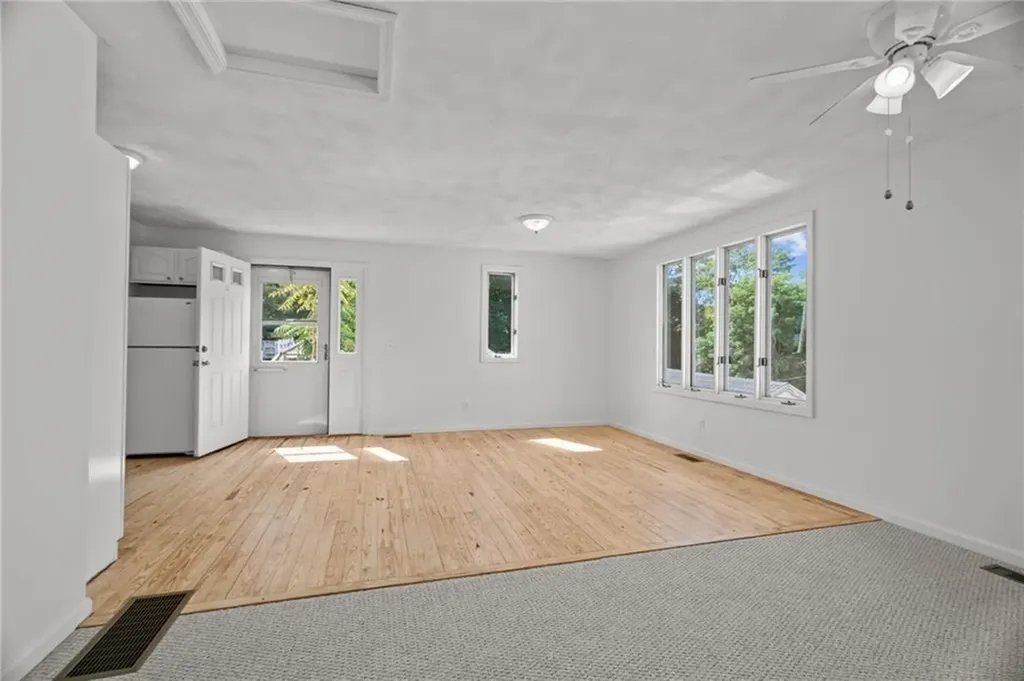 129 Simmonsville Avenue Johnston RI 02919