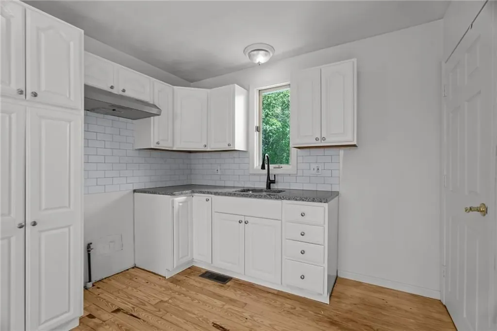 129 Simmonsville Avenue Johnston RI 02919
