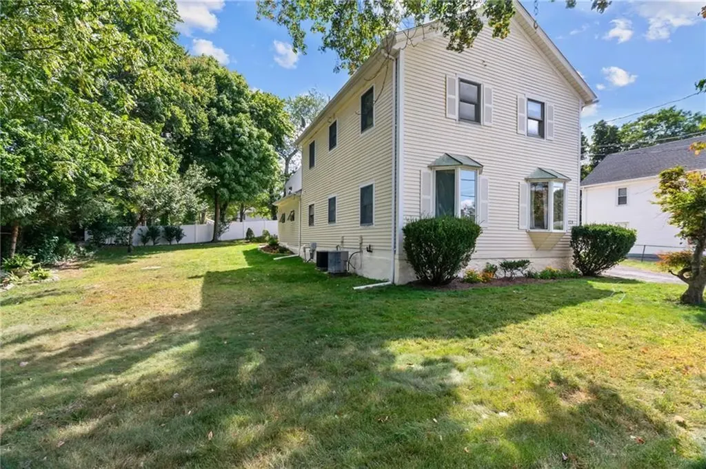 129 Simmonsville Avenue Johnston RI 02919