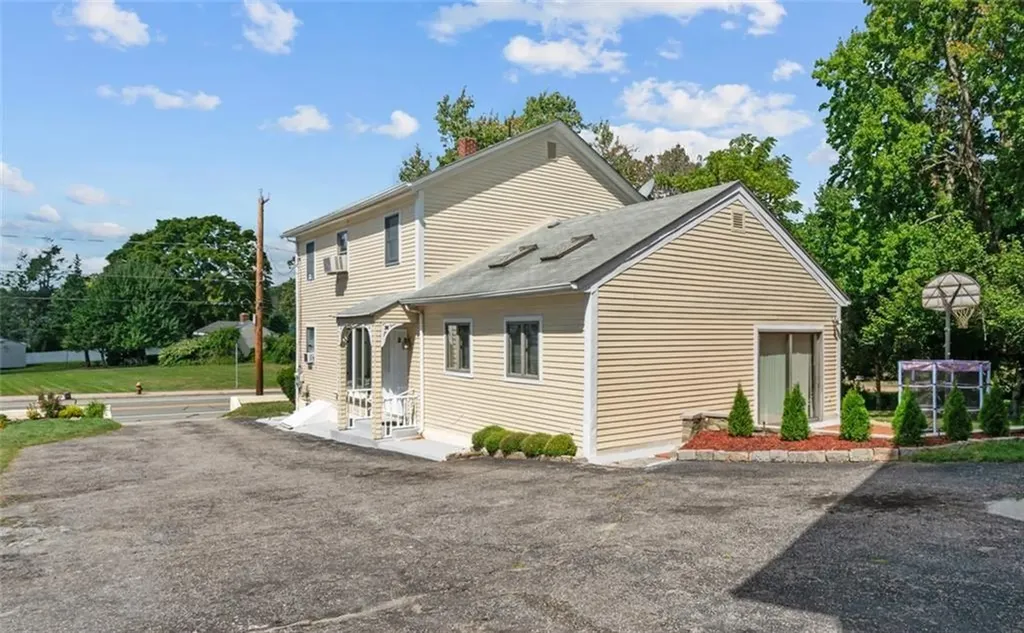 129 Simmonsville Avenue Johnston RI 02919