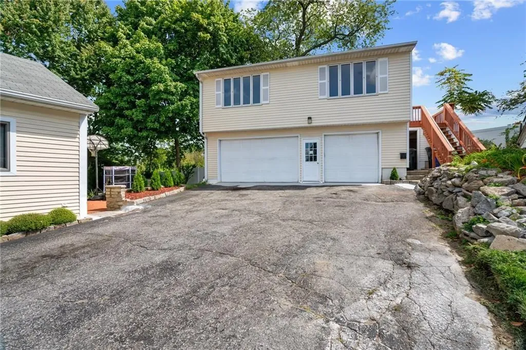 129 Simmonsville Avenue Johnston RI 02919