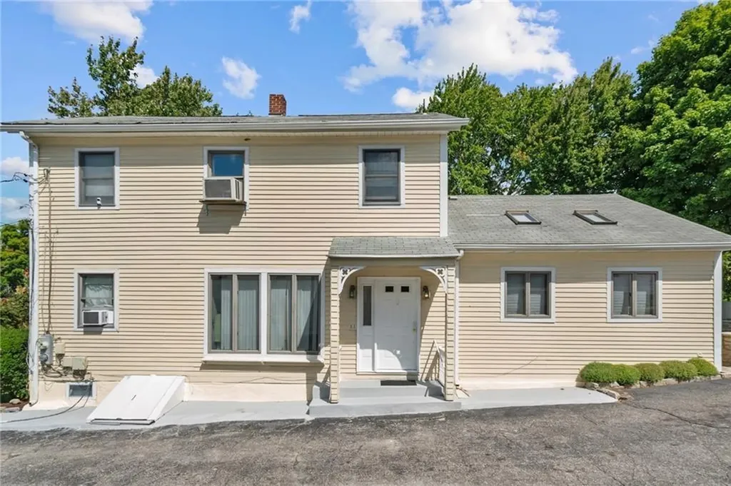 129 Simmonsville Avenue Johnston RI 02919