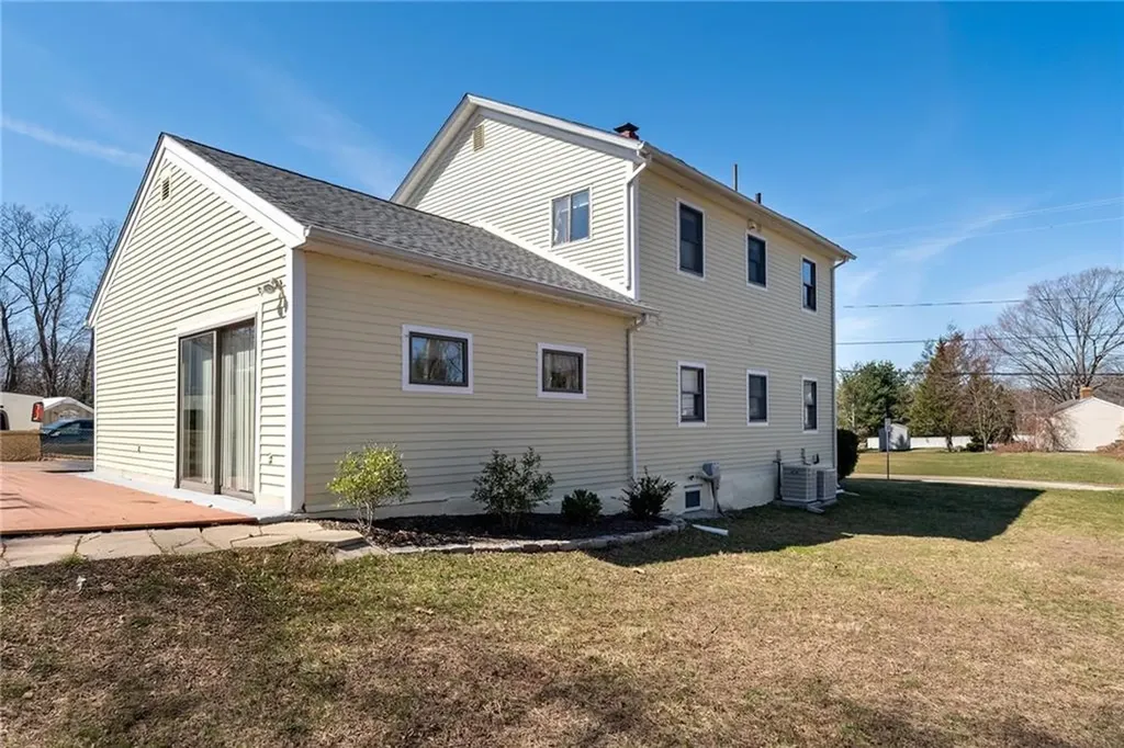 129 Simmonsville Avenue Johnston RI 02919