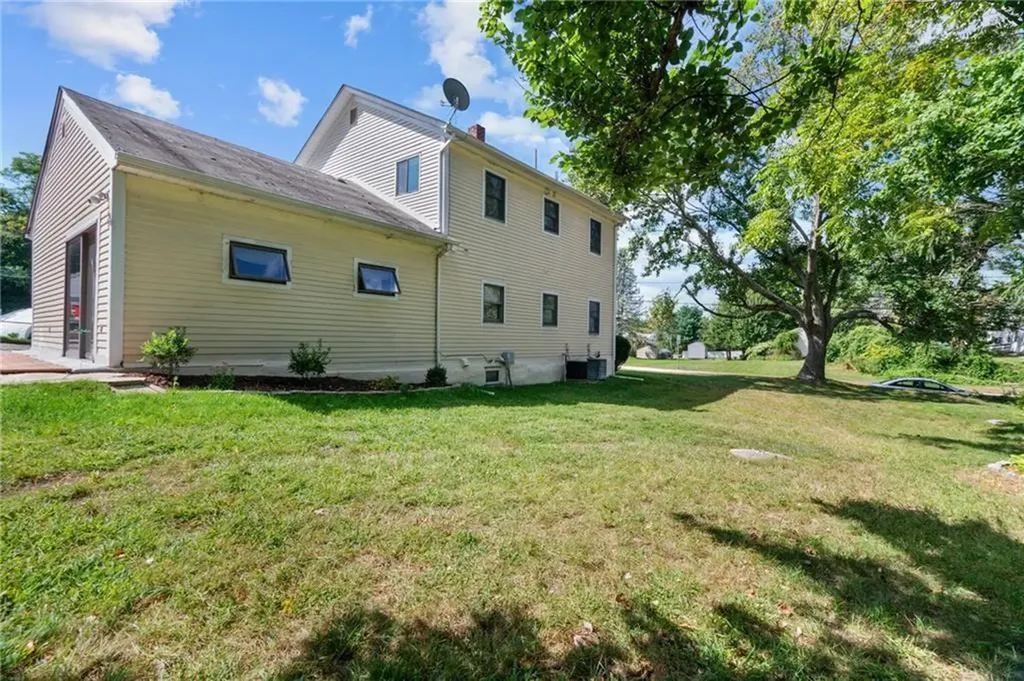 129 Simmonsville Avenue Johnston RI 02919