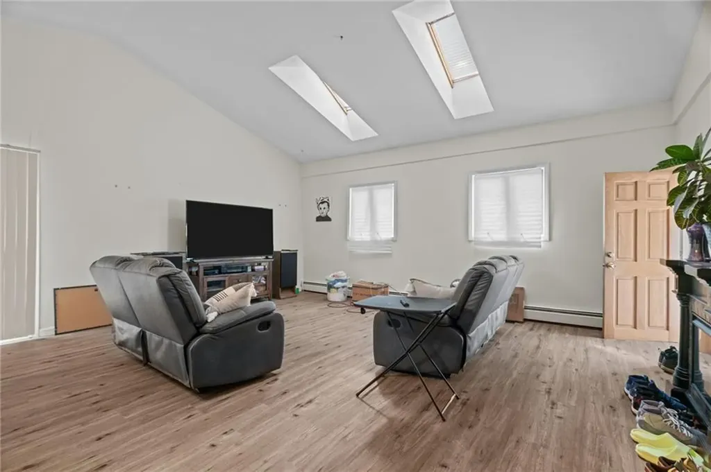 129 Simmonsville Avenue Johnston RI 02919