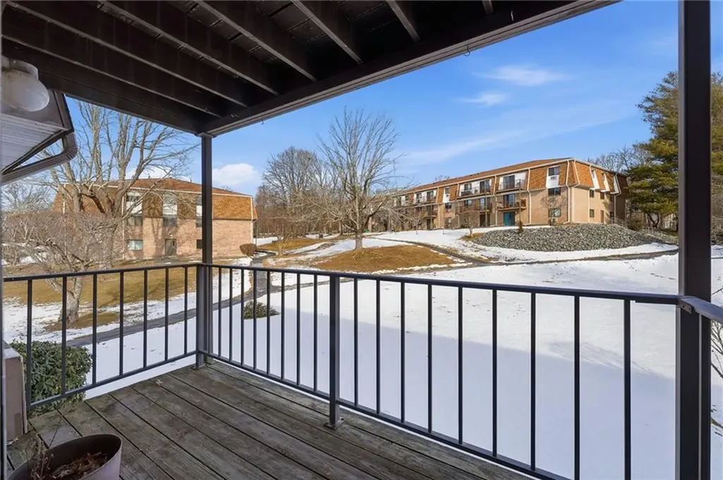 752 Quaker Lane Warwick RI 02818