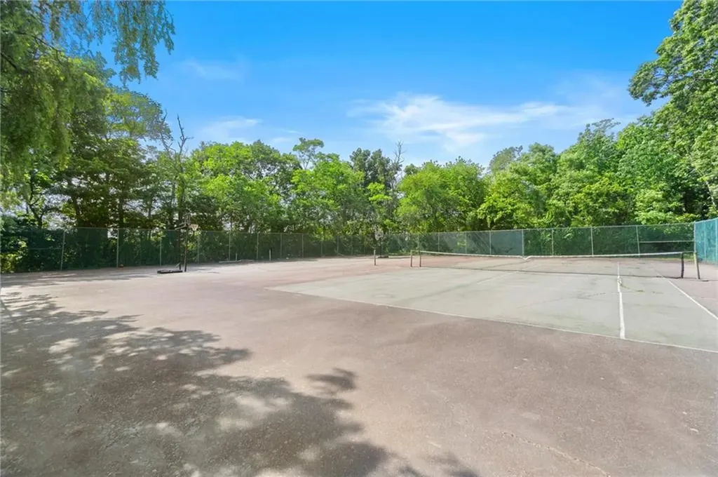 752 Quaker Lane Warwick RI 02818