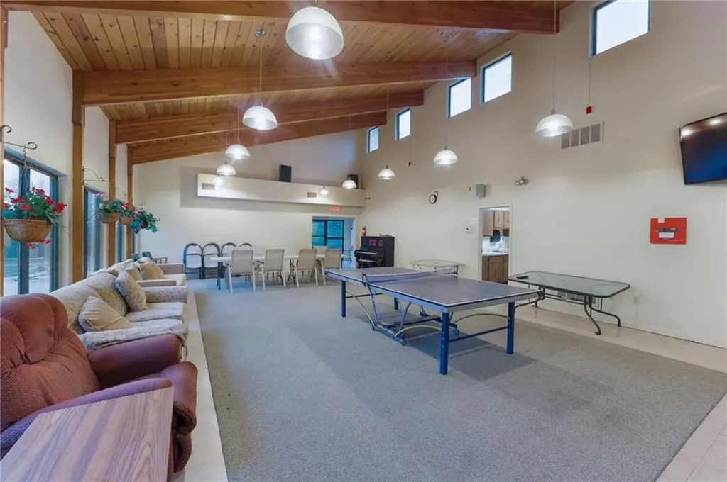 752 Quaker Lane Warwick RI 02818