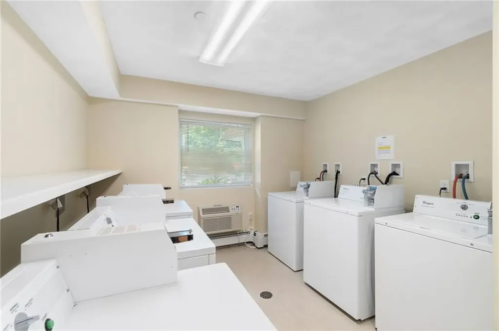 752 Quaker Lane Warwick RI 02818