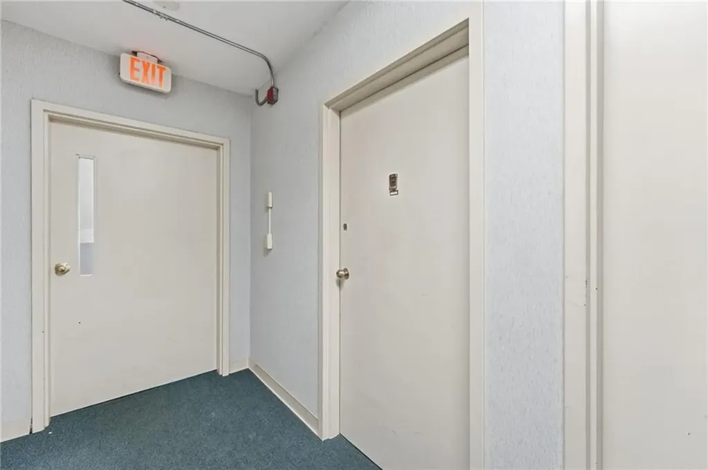 752 Quaker Lane Warwick RI 02818