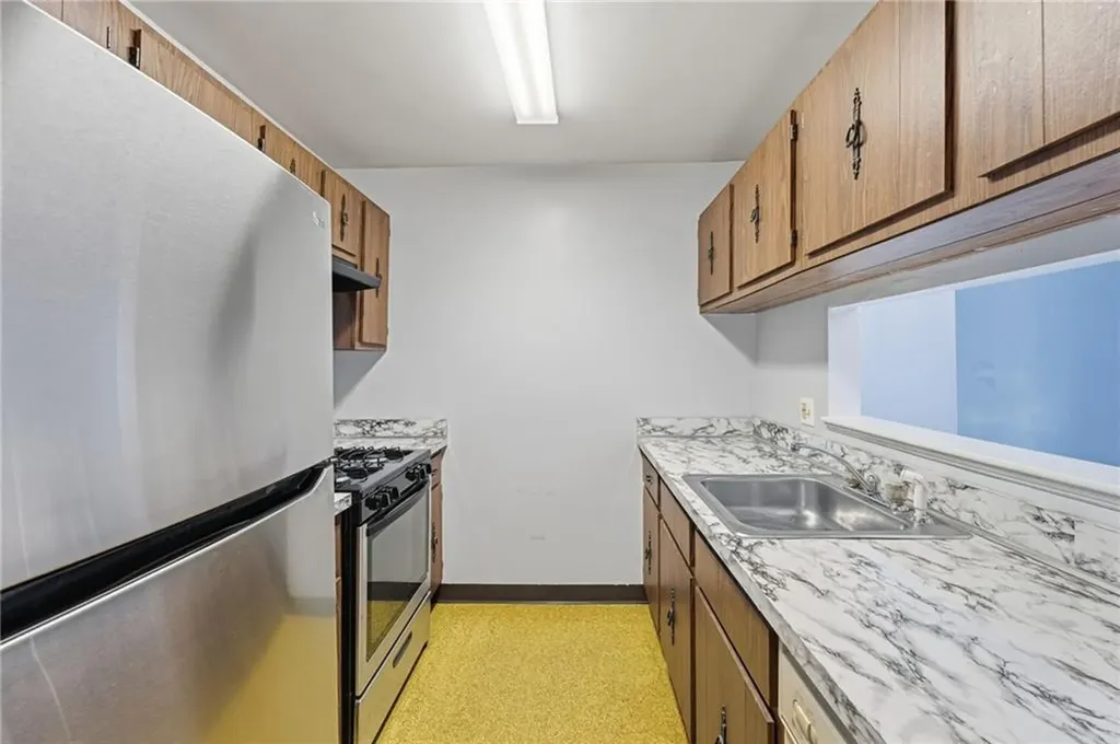 752 Quaker Lane Warwick RI 02818