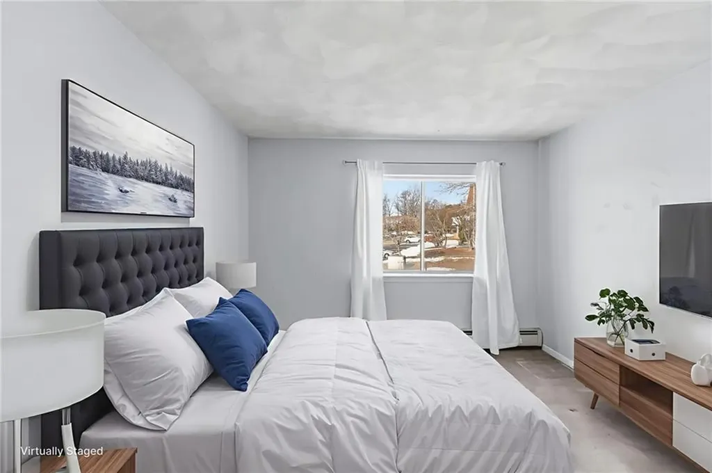 752 Quaker Lane Warwick RI 02818