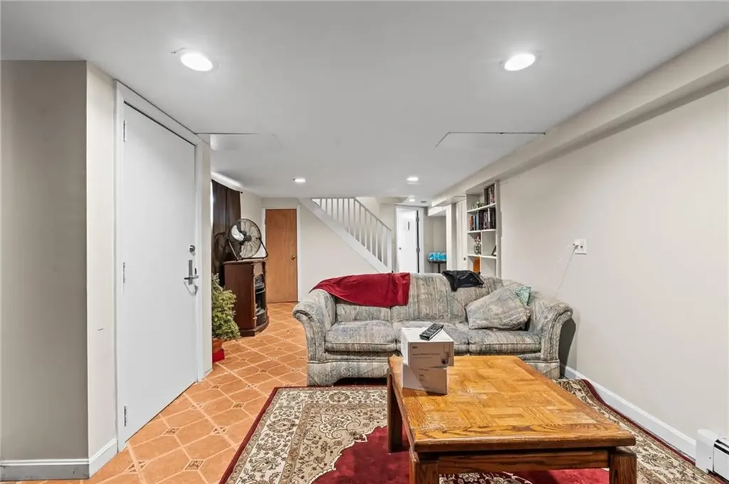 18 Crowninshield Street Providence RI 02909