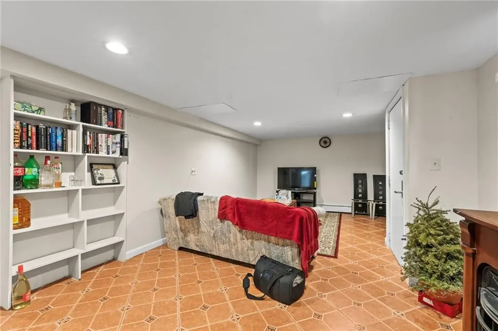 18 Crowninshield Street Providence RI 02909