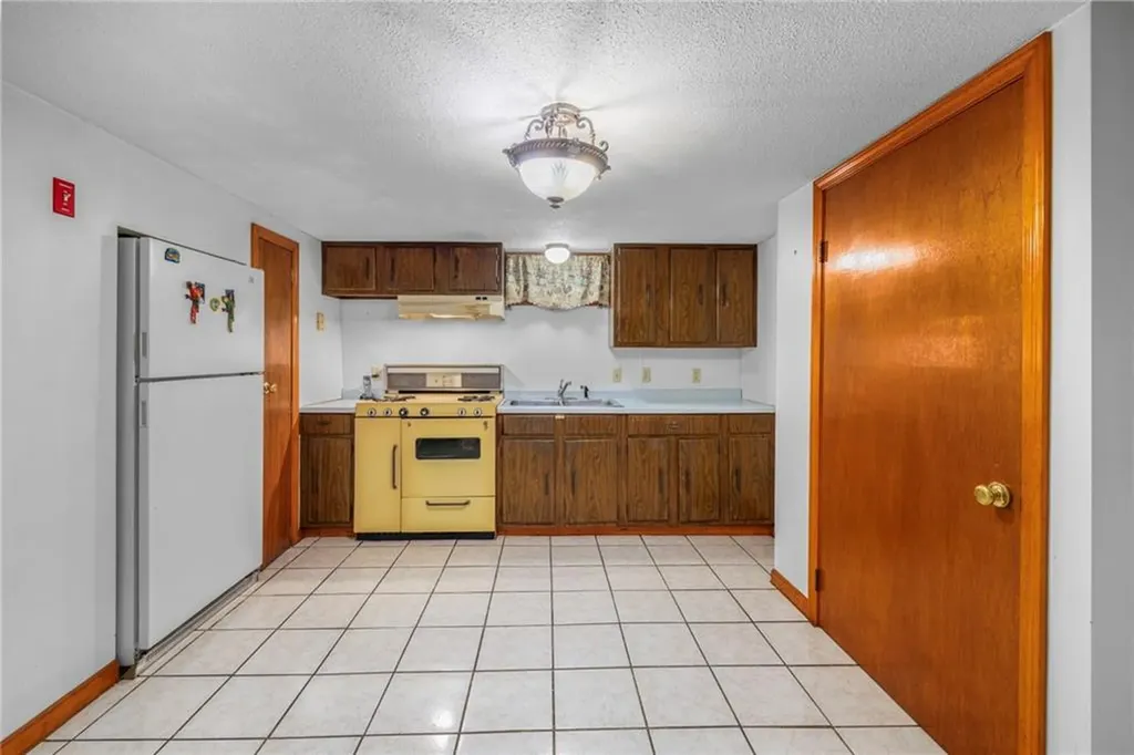 136 King Philip Road East Providence RI 02916