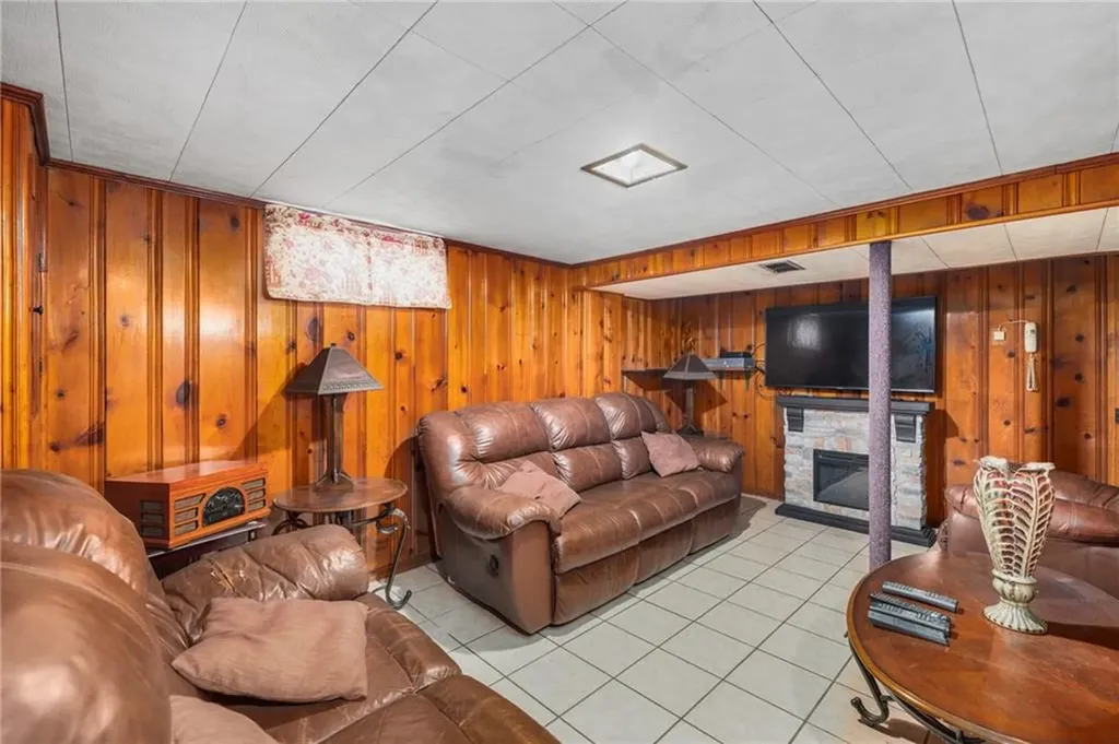 136 King Philip Road East Providence RI 02916