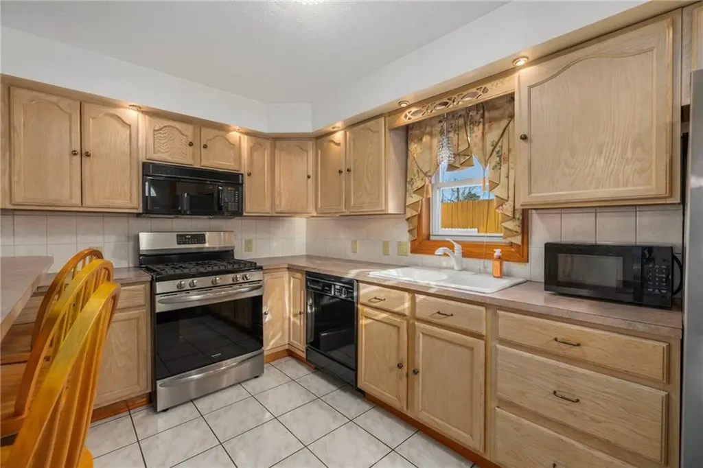 136 King Philip Road East Providence RI 02916